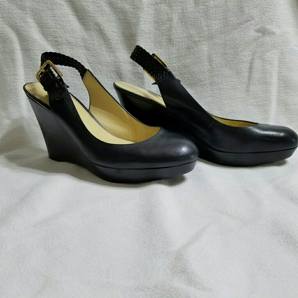 Slingback closed toe wedge